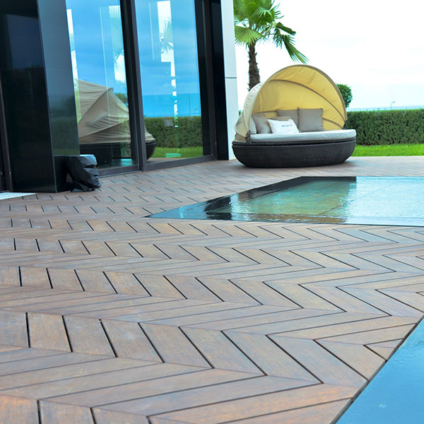 Bambus Terrassendiele Bamboo X-treme geölt 566(703)x137x20mm (Fischgrät)